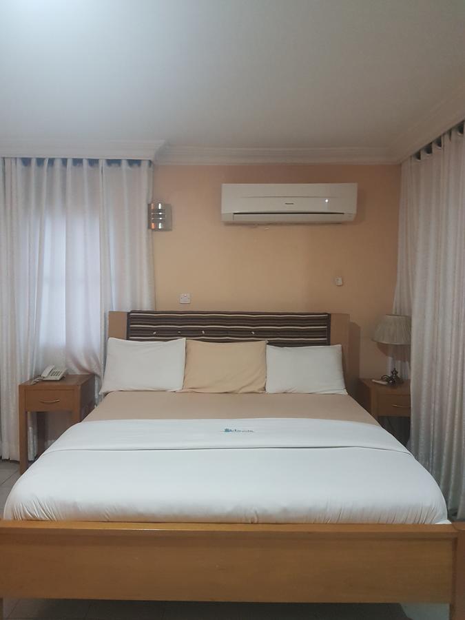 Hillside Gardens Hotel Lagos Buitenkant foto
